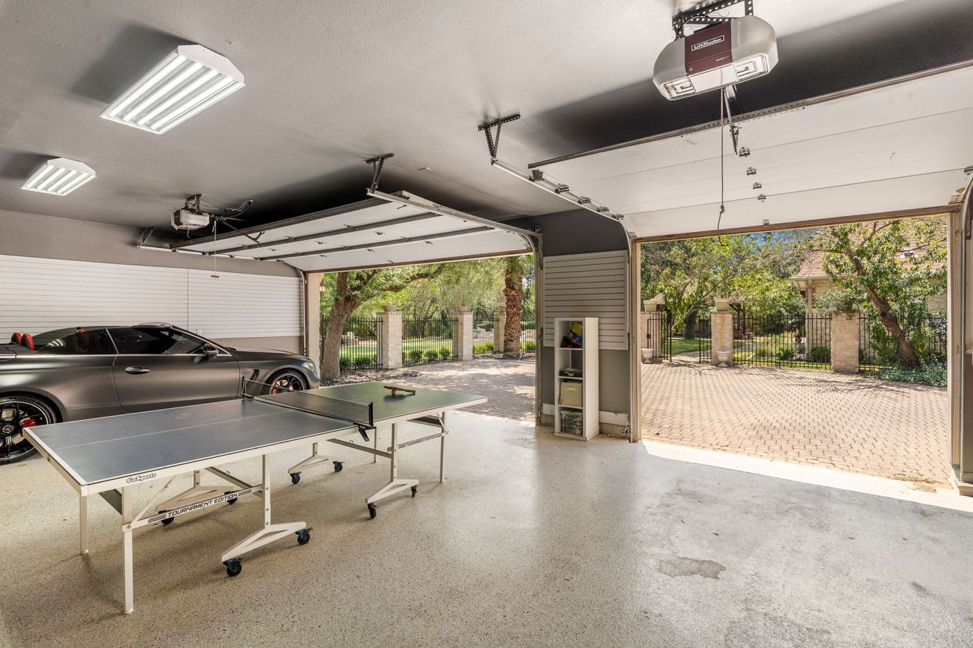 Garage with ping-pong table