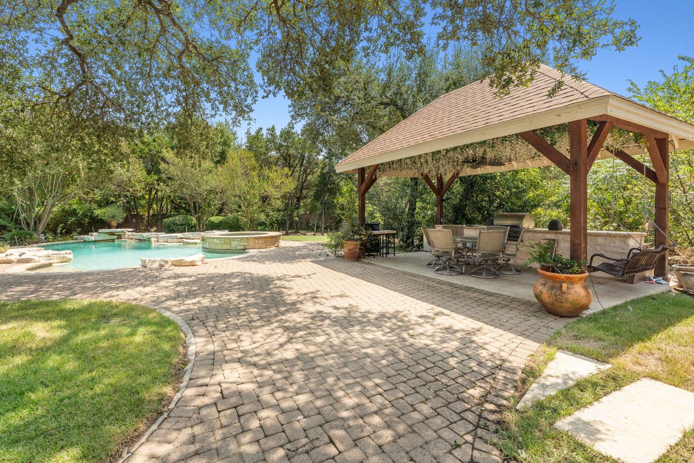 Garden path to the pool and cabana